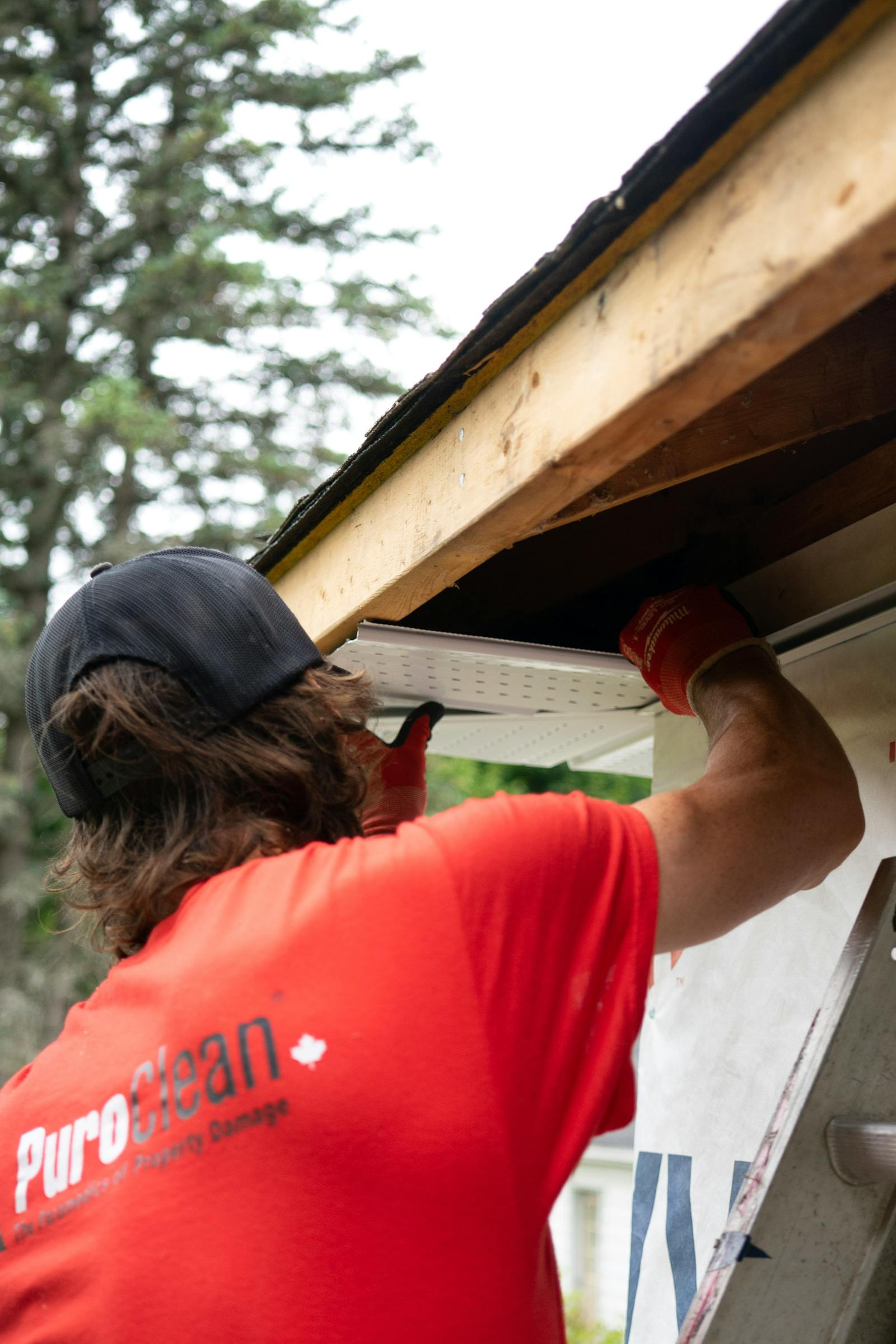 Gutter Replacement During a Reroof in Sacramento: Sequencing & Warranty
